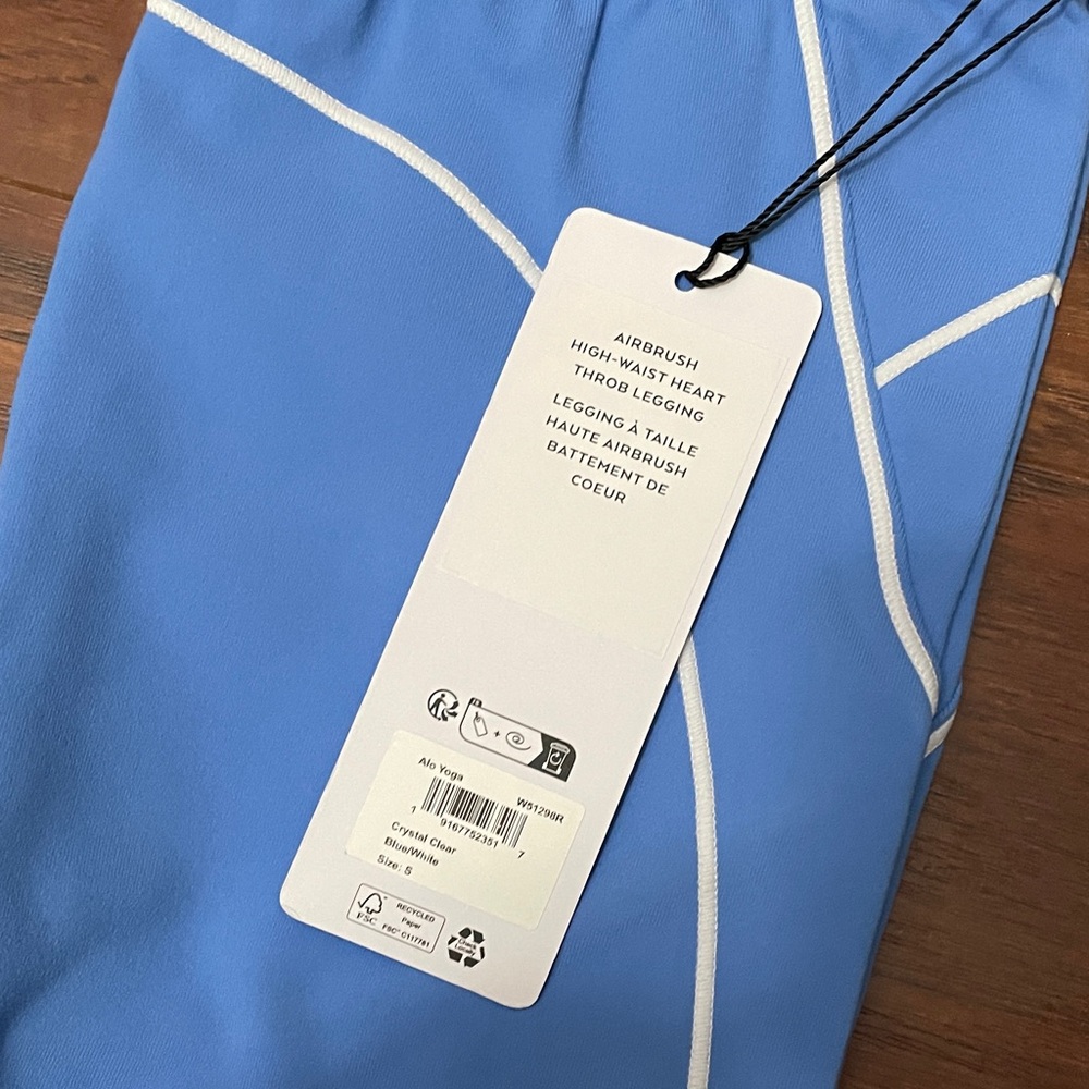 NWT alo yoga airbrush heart throb bra and legging set crystal blue size small - Picture 5 of 12